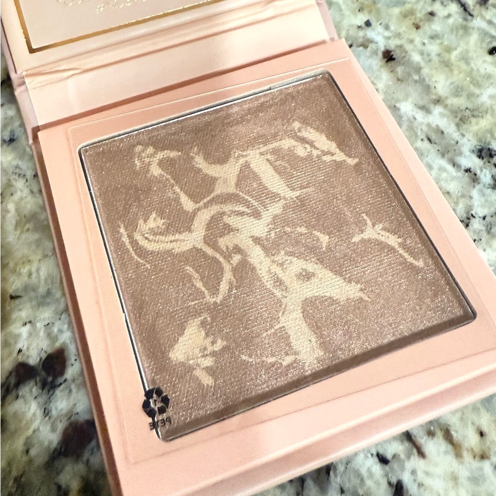 ATHR BEAUTY Diffused Reflections Bronzing Powder